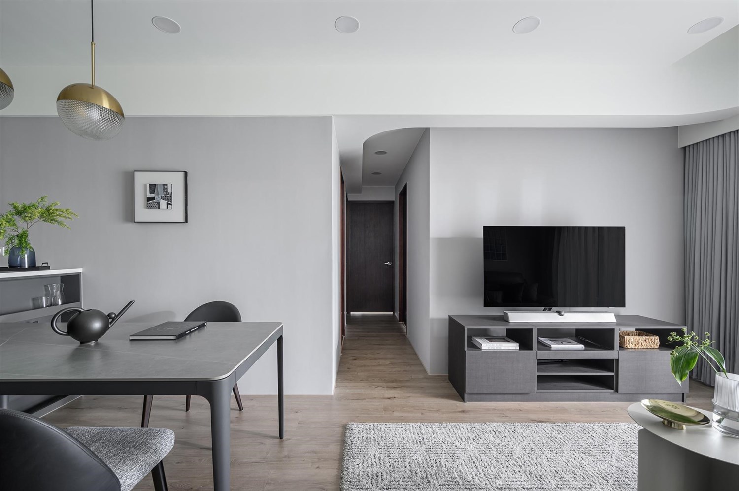 電視牆設計案例 3 – 素色牆面